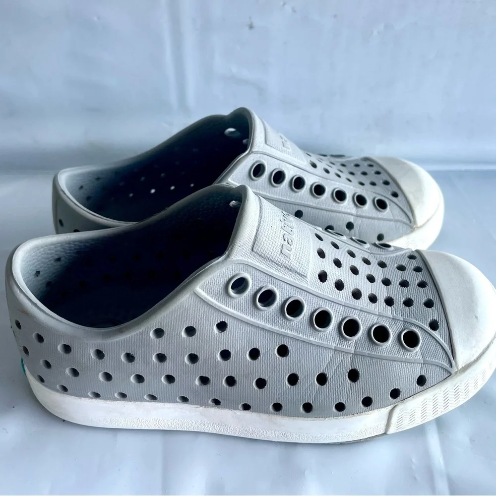 Native Jefferson Kids Waterproof Slip-On Sneaker‎ Pigeon Grey/Shell White C8